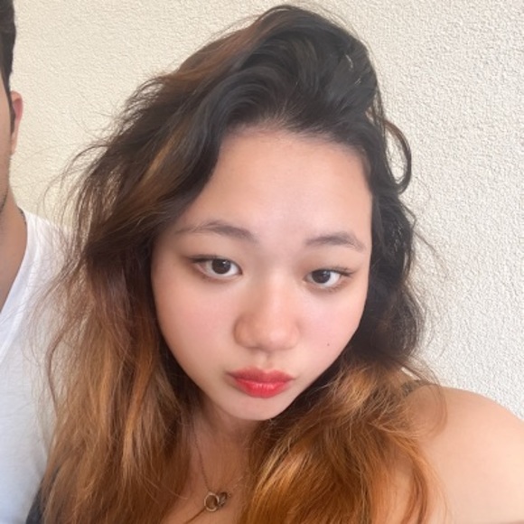 Meet your Posher, Christina - Picture 1 of 1